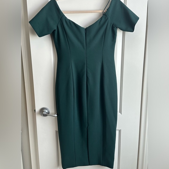 Cinq à Sept Birch Off-the-Shoulder Dress in Rainforest Green, Size 8 - Picture 3 of 6